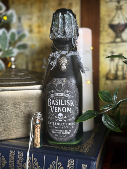 Basilisk Venom Potion Pendant | Wearable Fantasy Potion Necklace | Vial Snake Serpent Jewelry